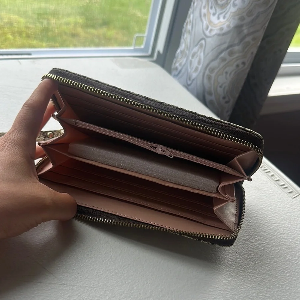 NEW Cream and Black Key Card Holder